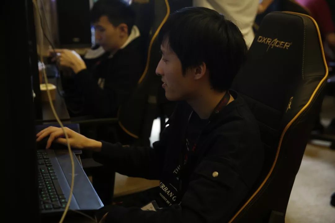 扑克误区：越玩越懂（扑克误解：多玩就能懂）