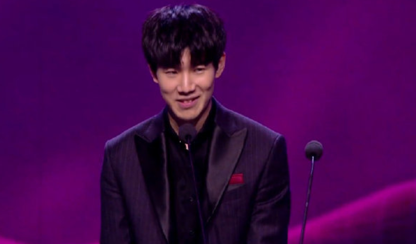 IEM墨尔本2025第一天：精彩比赛、击杀、评论、表情包、网红反应