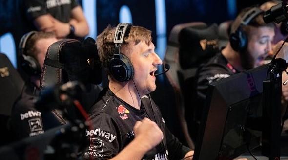 什么是“博弈中的相关平衡”？解析赌场内玩家自发形成的默契竞争。（从赌场玩家的默契竞争看博弈论中的相关均衡）